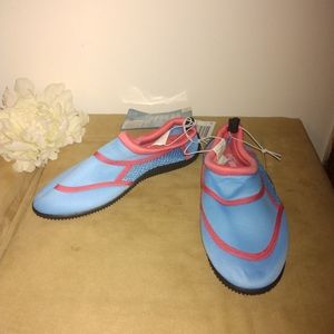 3/$10 🌟 NWT Girls Water Swim Shoes 2.5Y